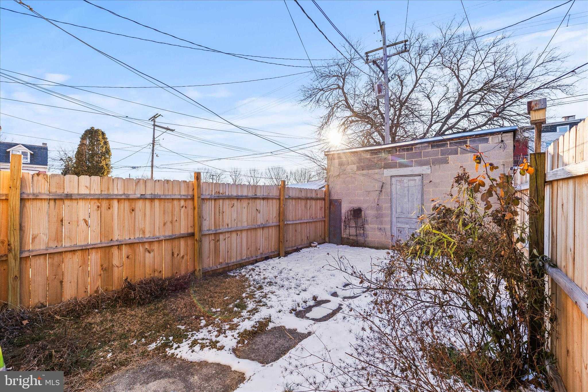 350 E Poplar St photo 25