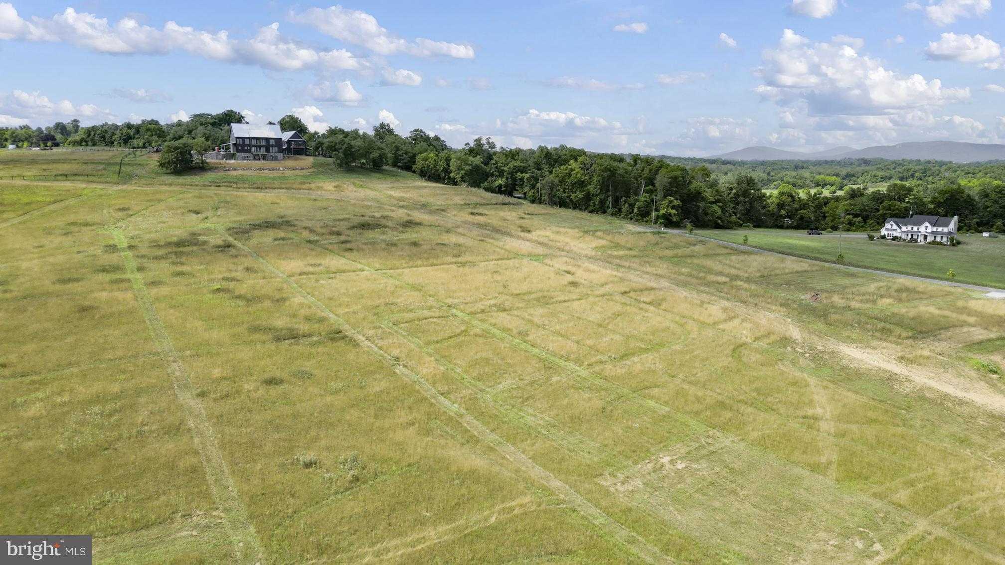 335 N Lewisberry Rd photo 2