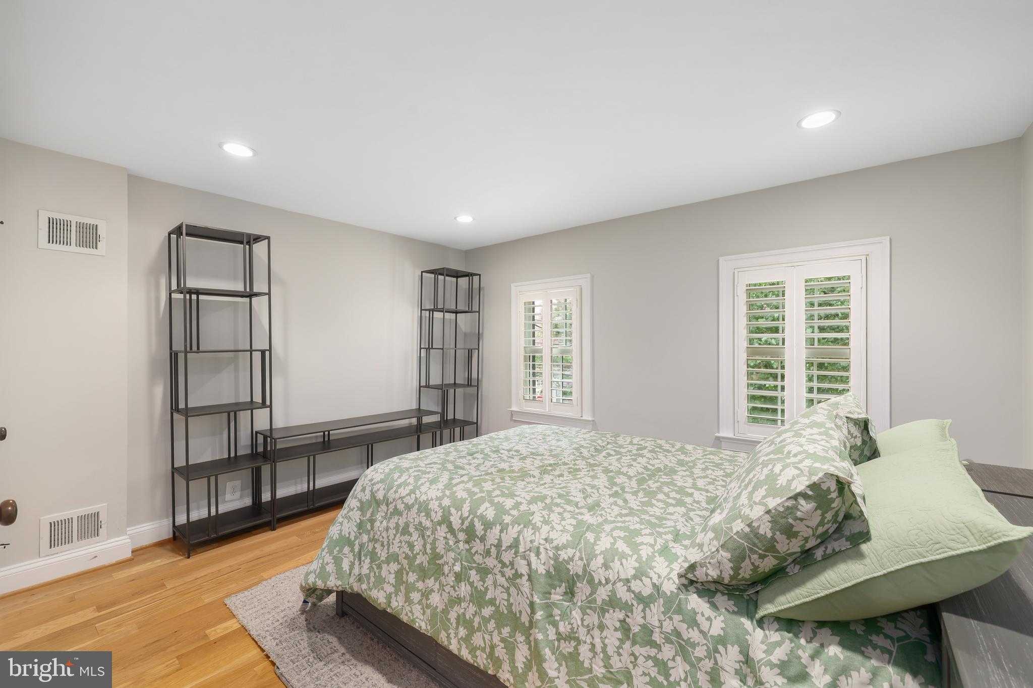 607 S Saint Asaph St photo 21