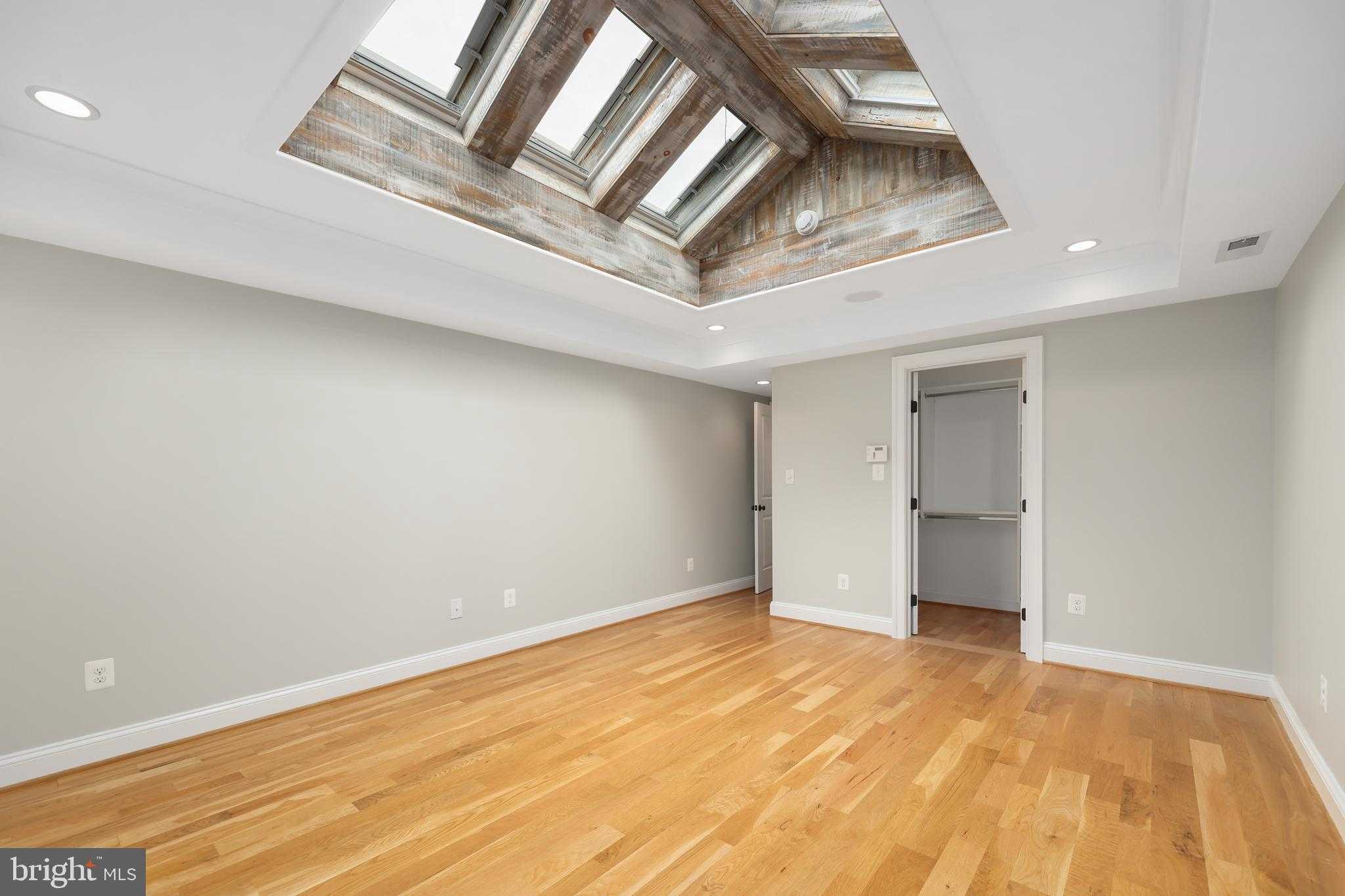 607 S Saint Asaph St photo 32