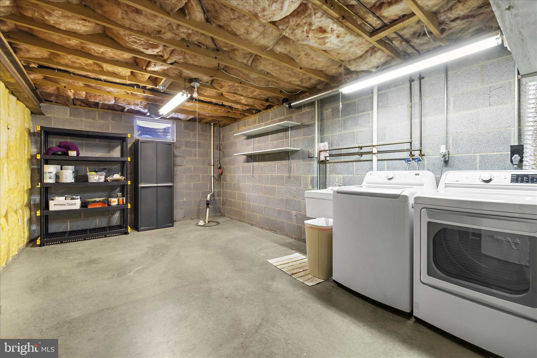 264 Providence Cir photo 47