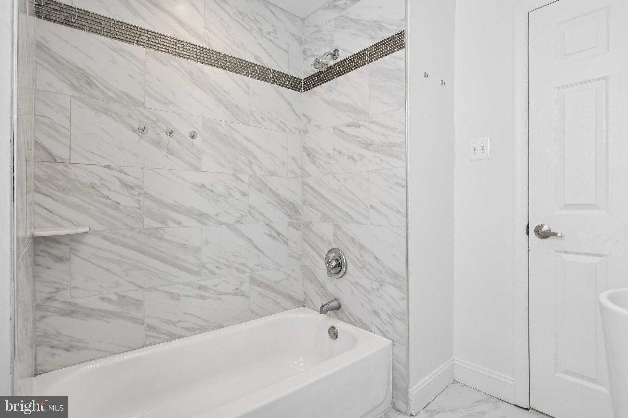 2210 Mifflin St photo 23