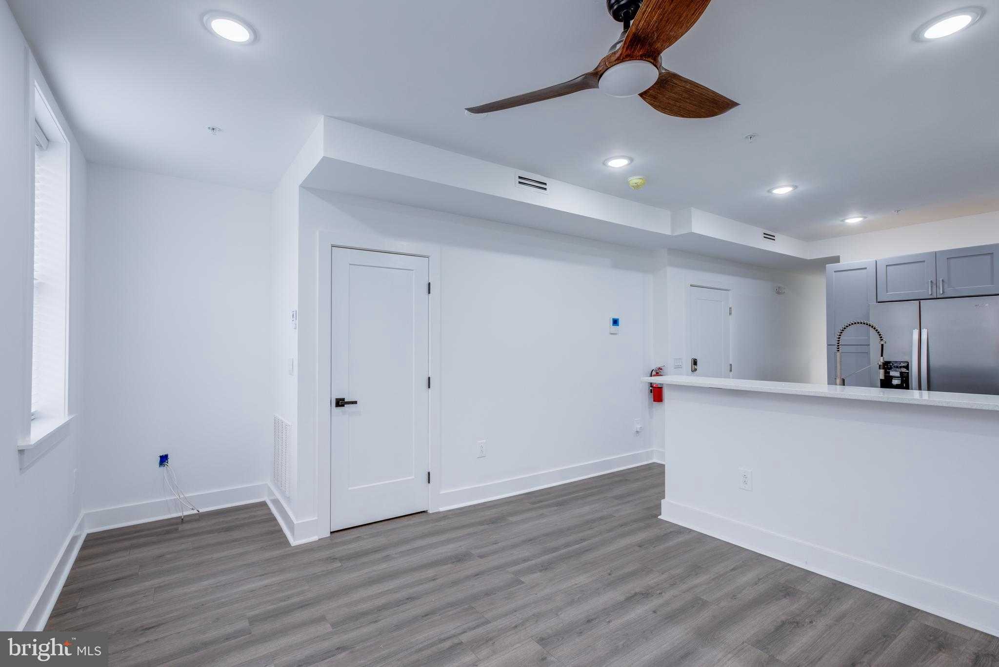 2006 N Front St photo 17