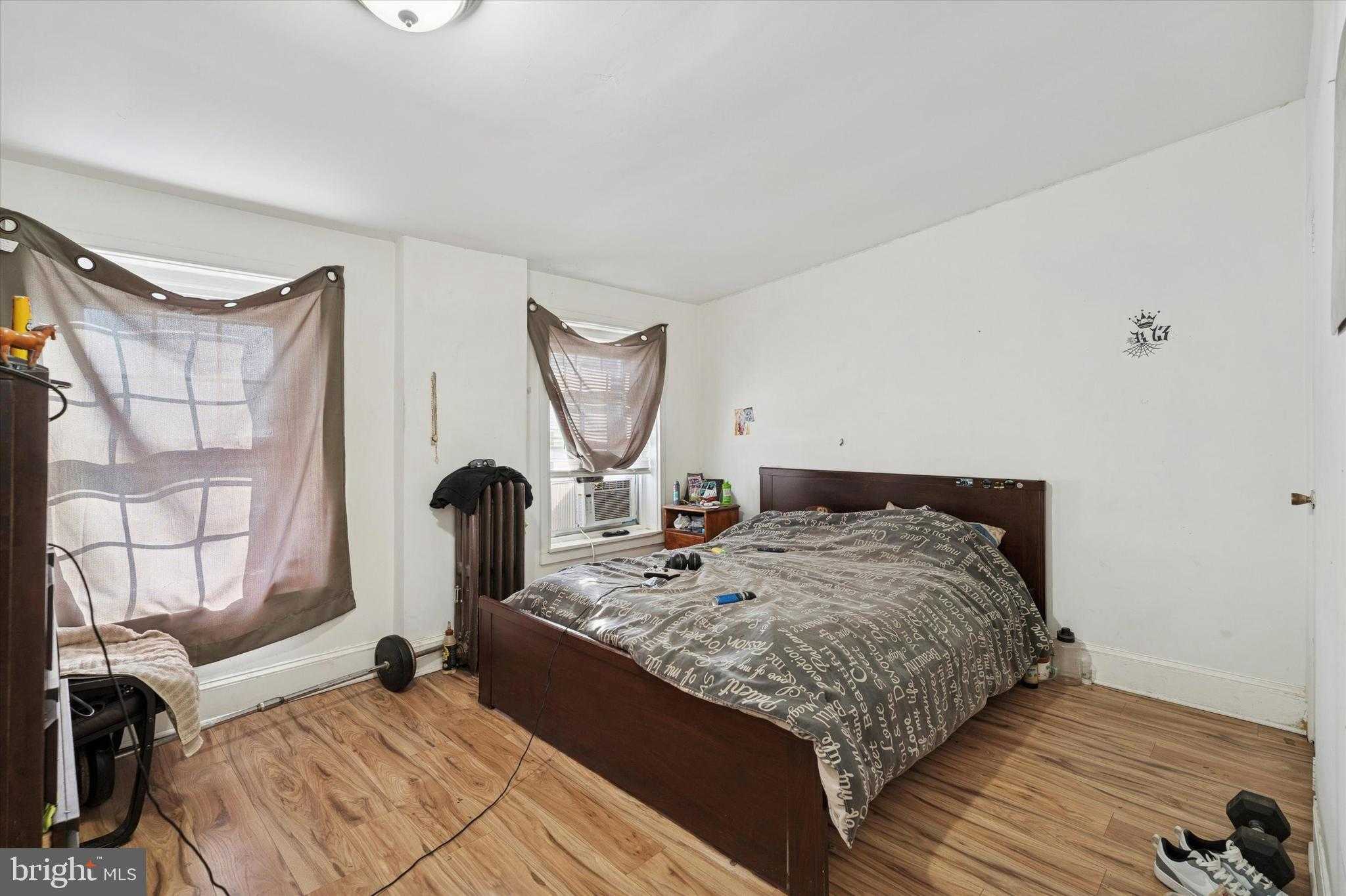 648 Astor St photo 11