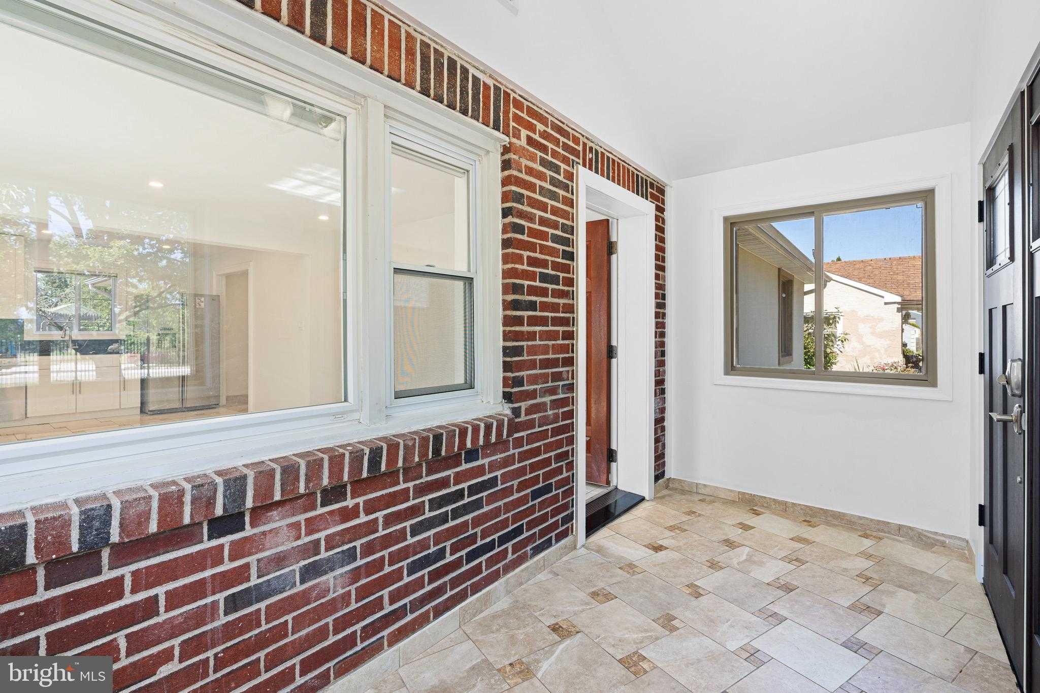 1402 Sterigere St photo 6