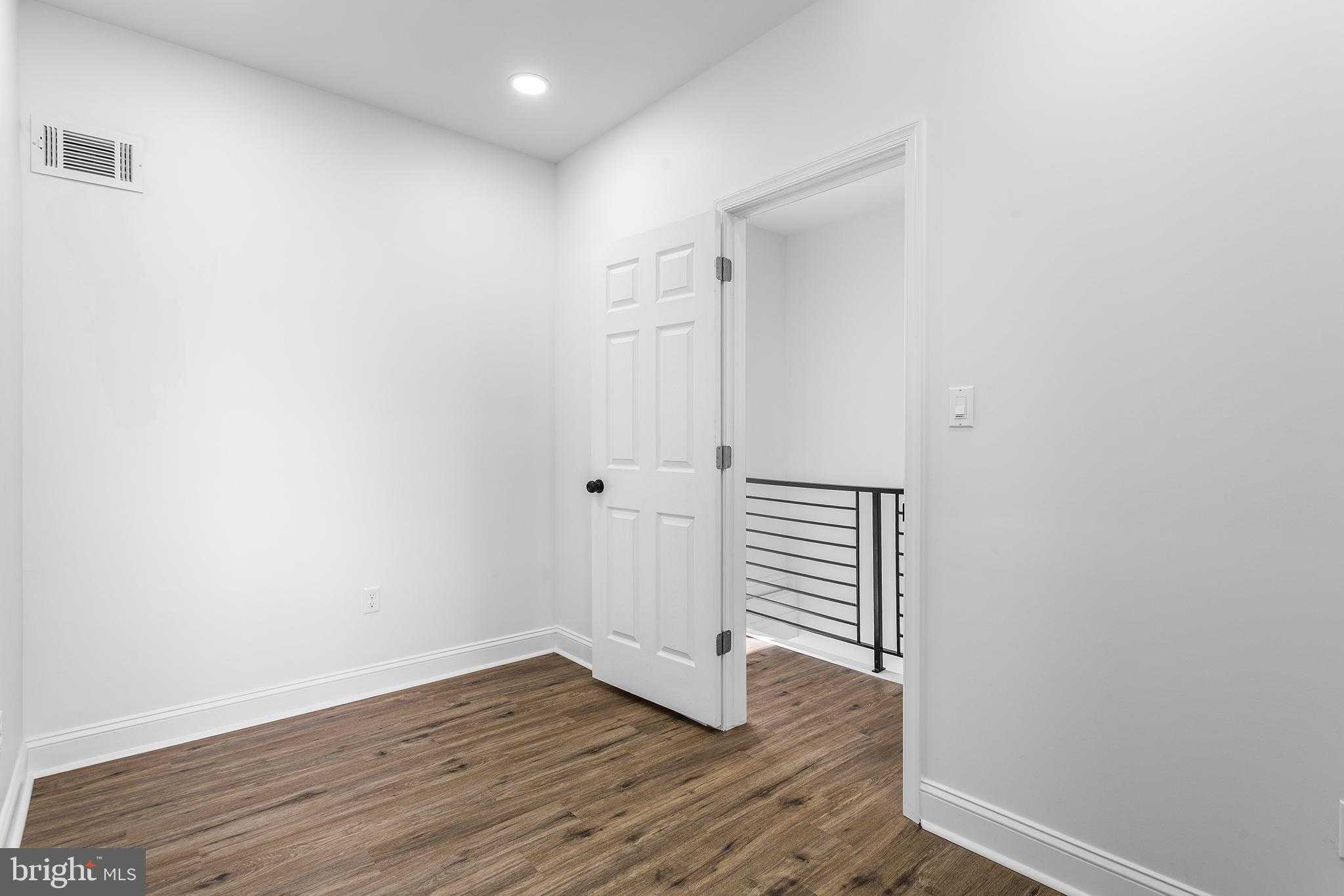 2933 W Master St photo 23