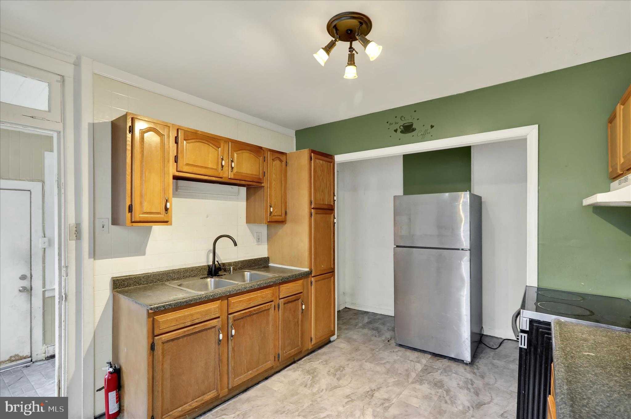 645 Lancaster Ave photo 19