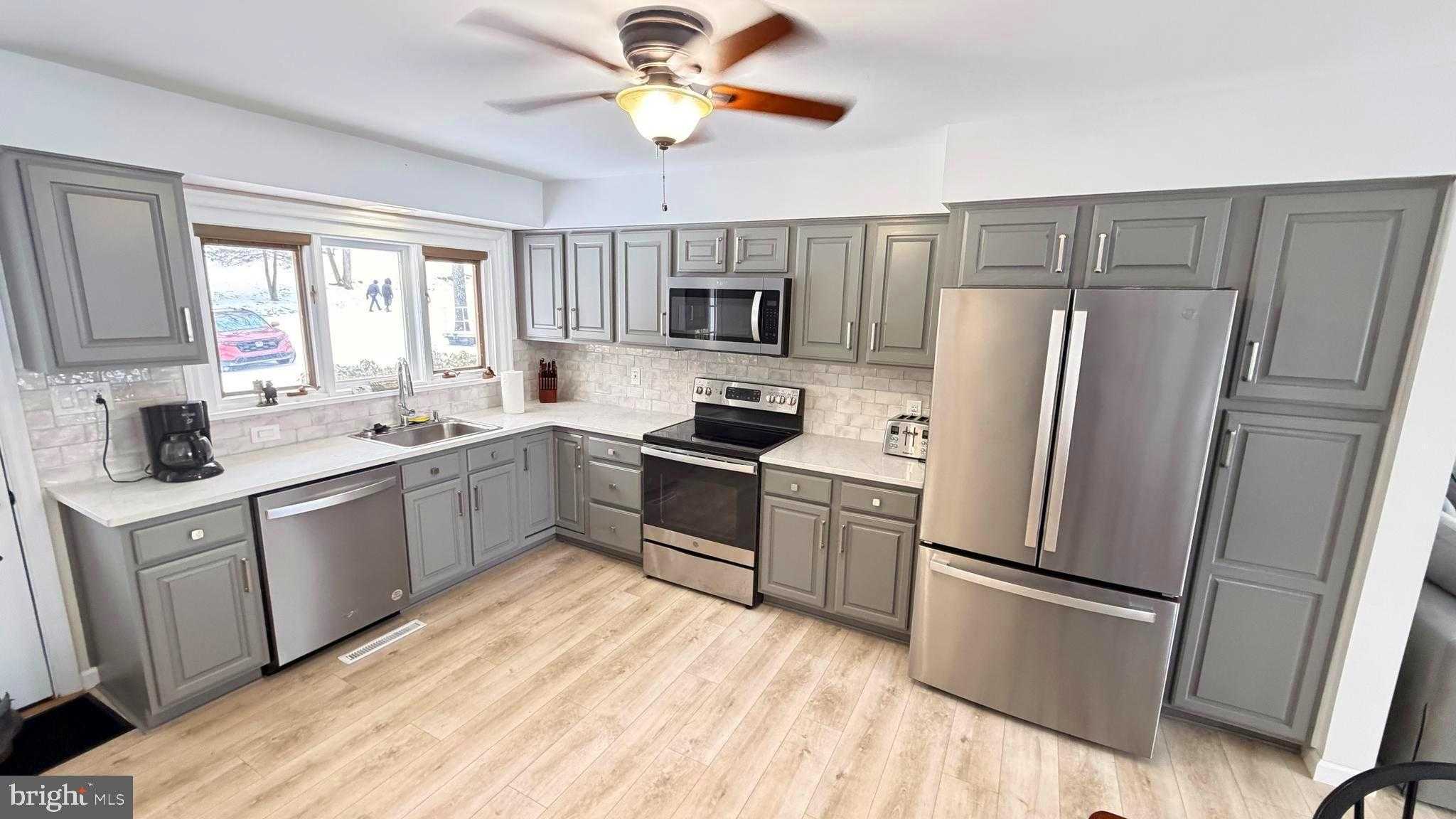 84 Lakeview Dr photo 12