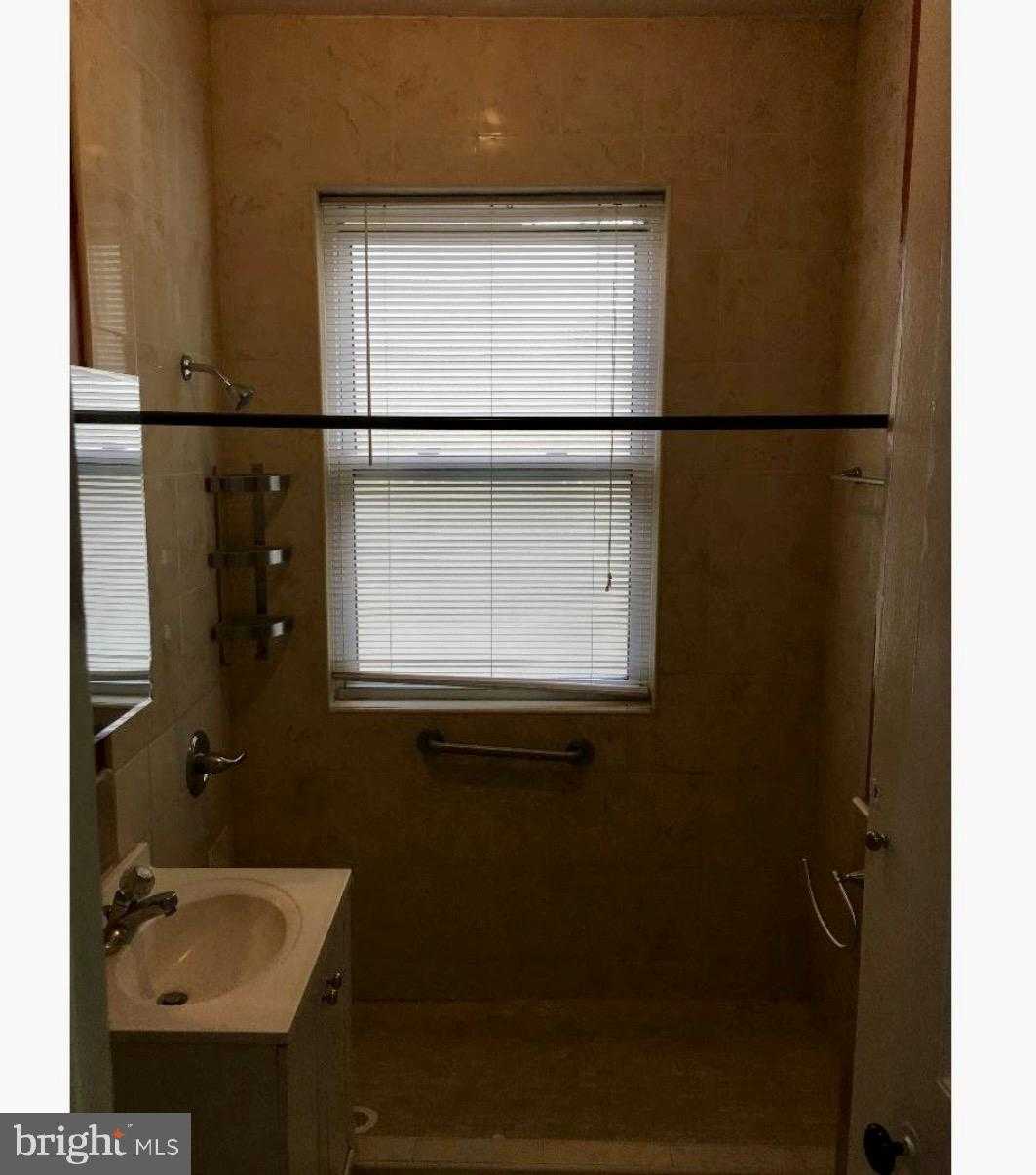 2132 N Uber St photo 6