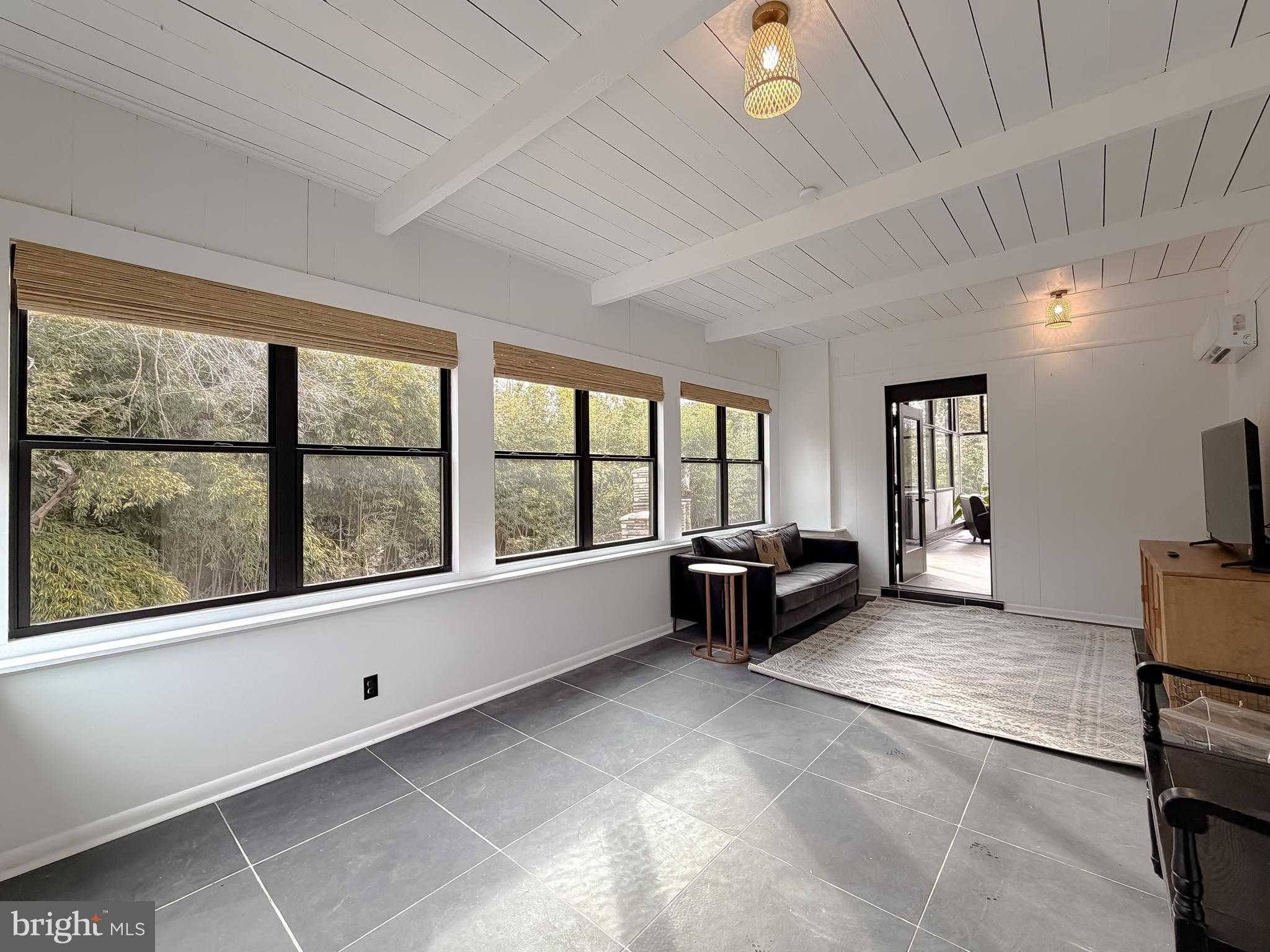 419 Seagull Ln photo 3