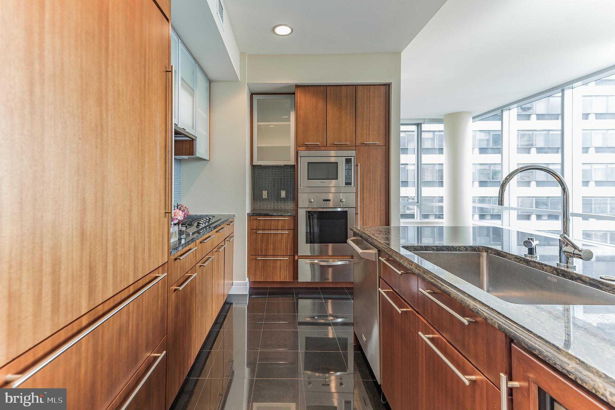 1414 S Penn Sq Unit 27f photo 2