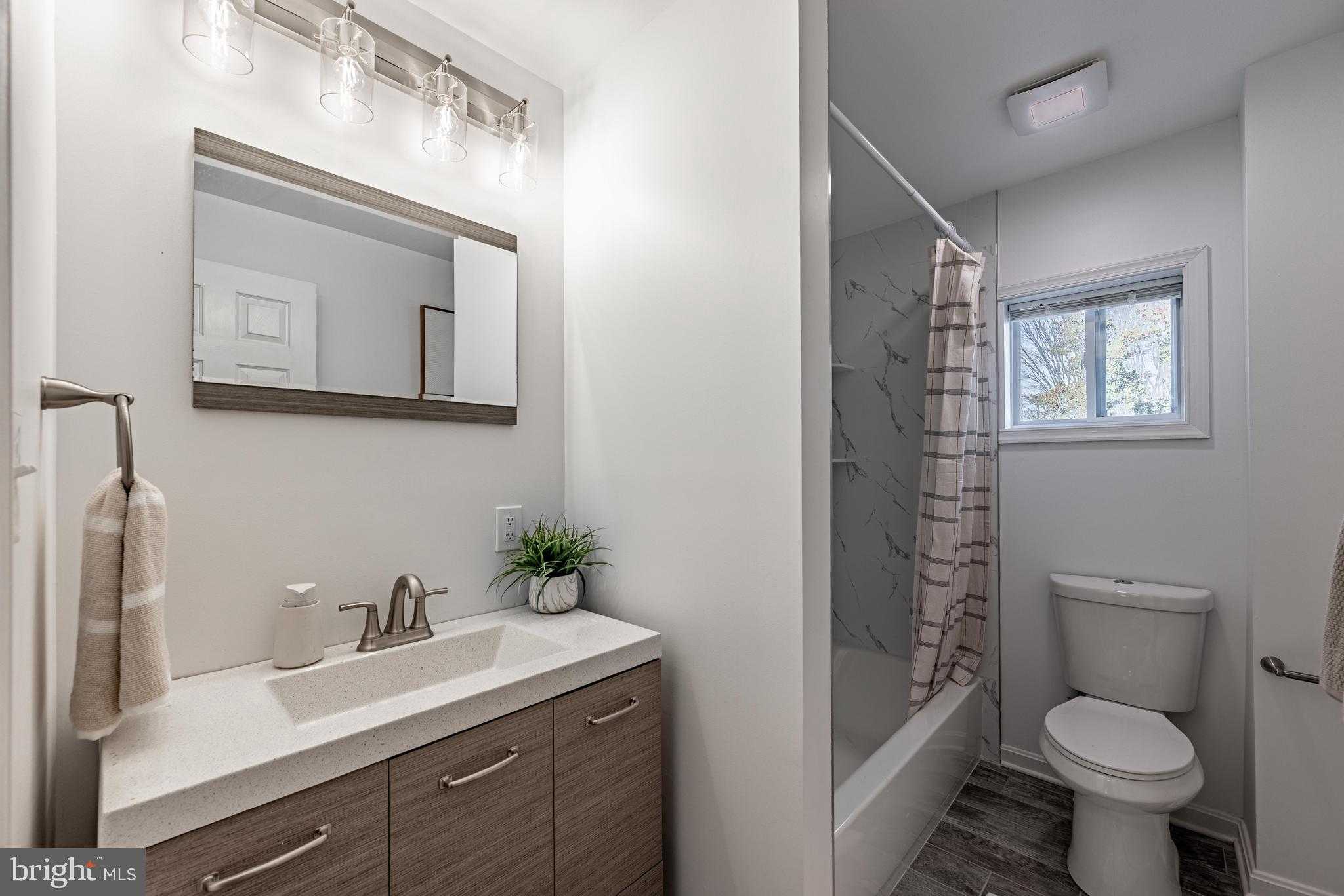 708 W 34th St photo 26