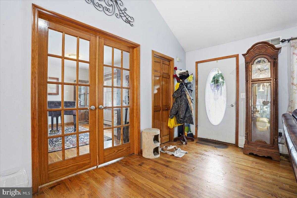 130 Brittany Dr photo 10