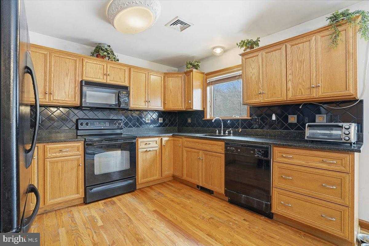 130 Brittany Dr photo 18