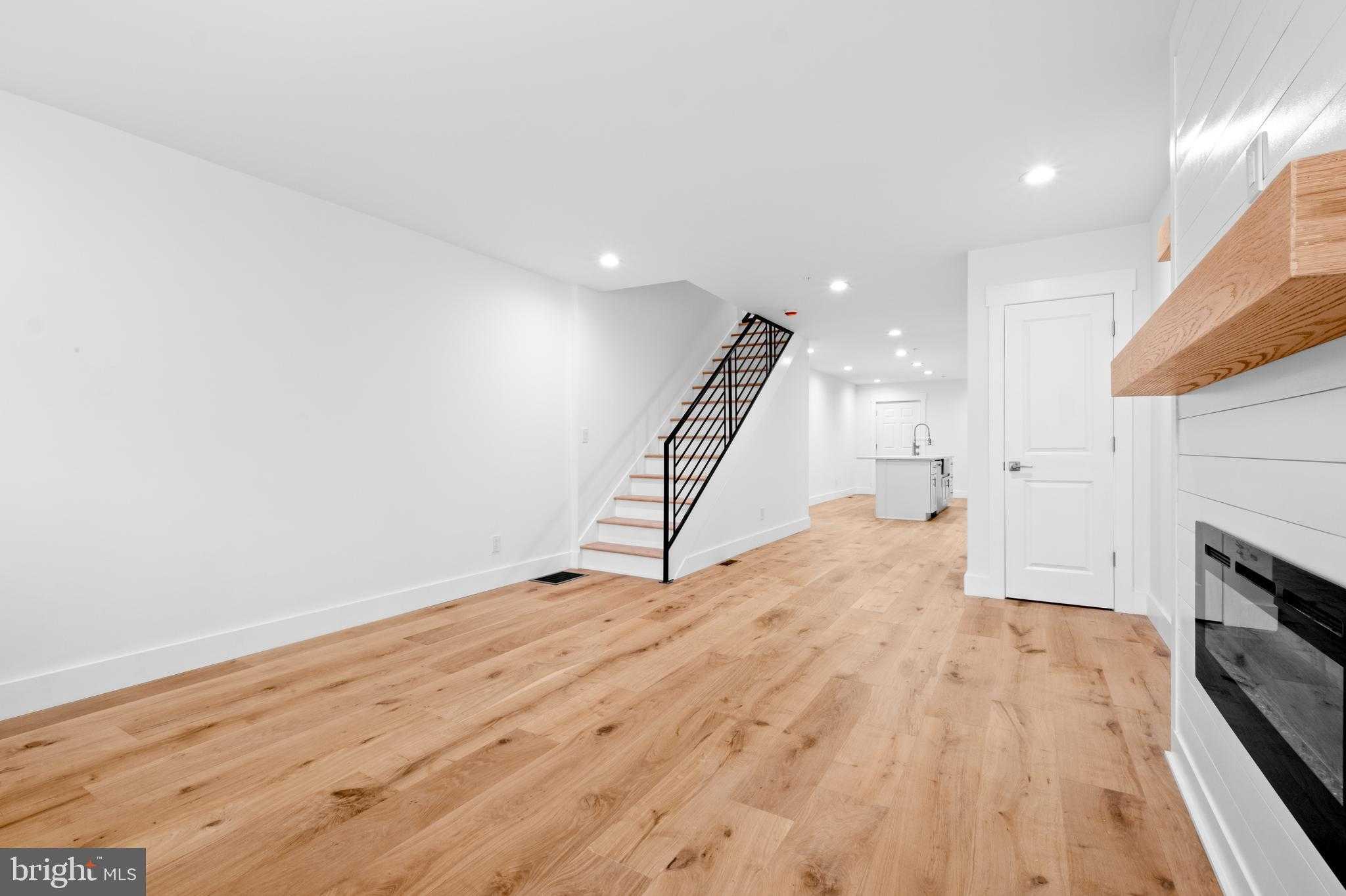 2049 E Letterly St photo 4