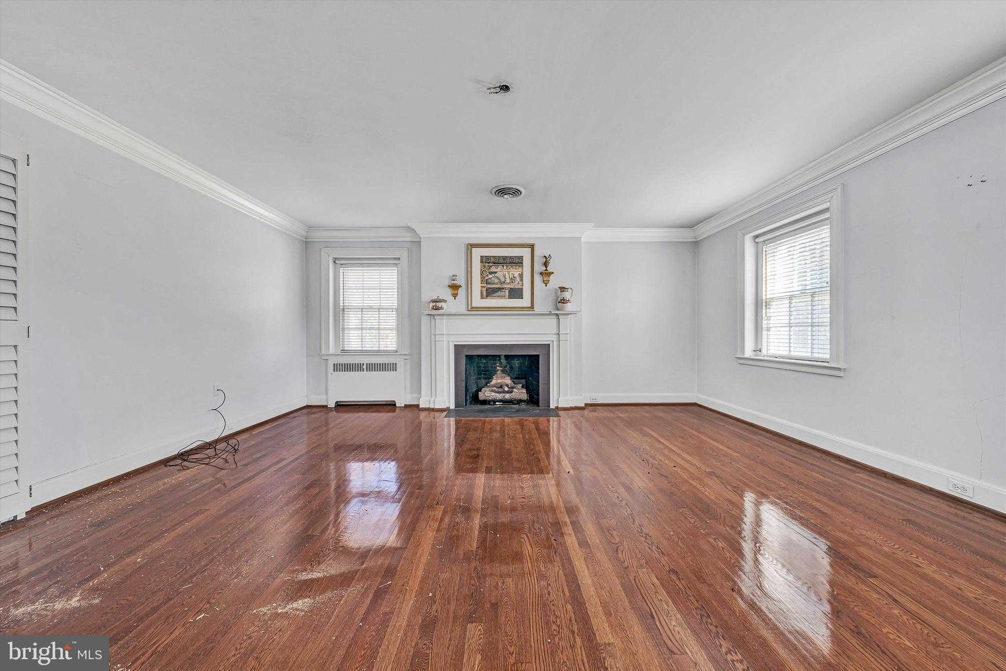 934 Commander Dr photo 31