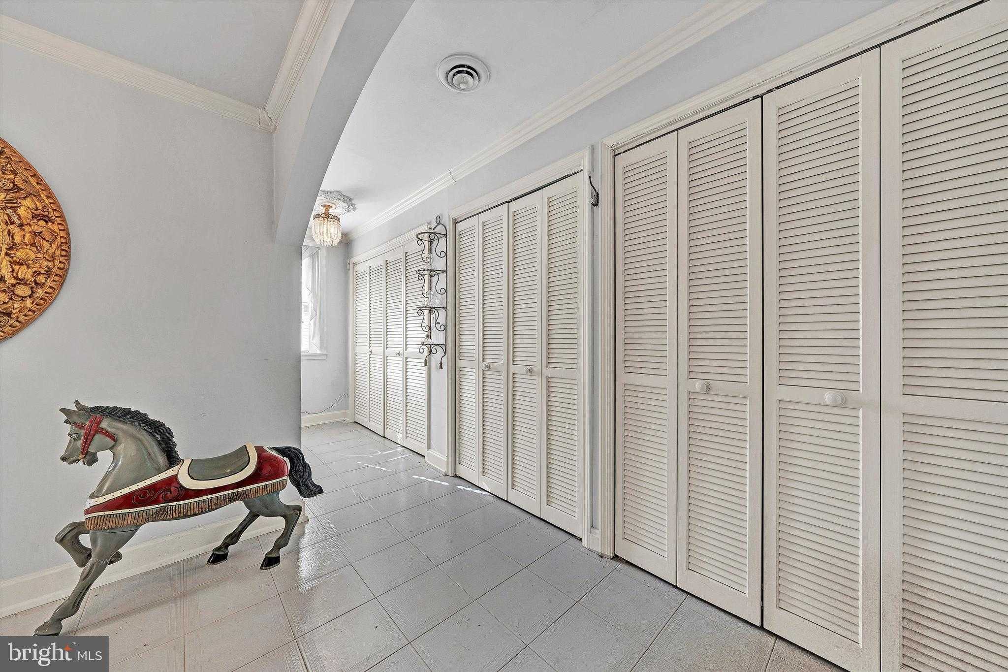 934 Commander Dr photo 47