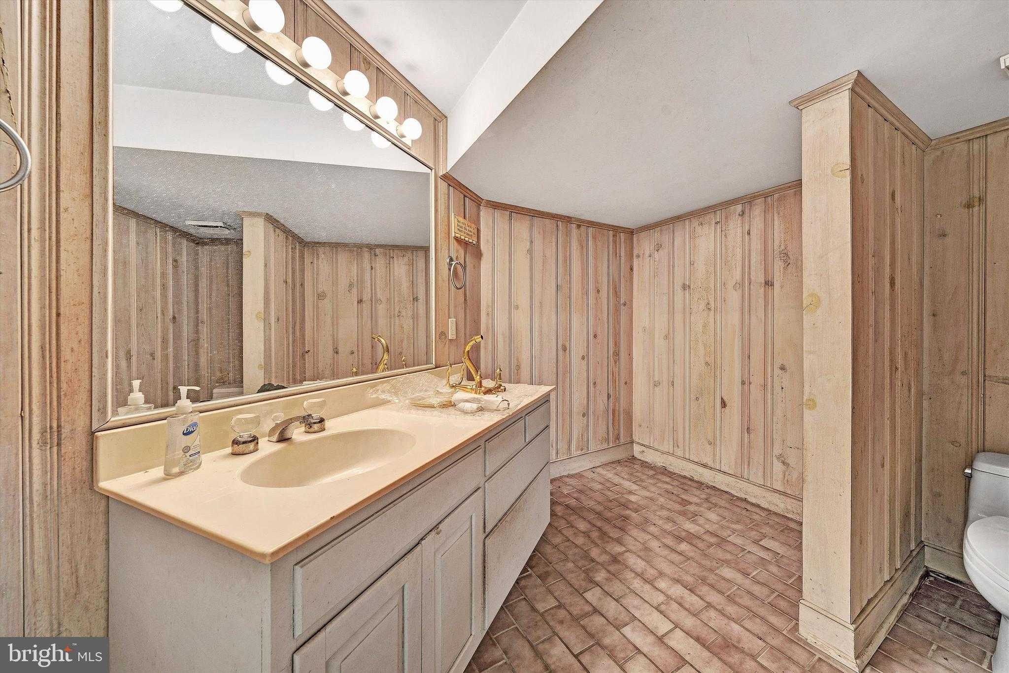 934 Commander Dr photo 58