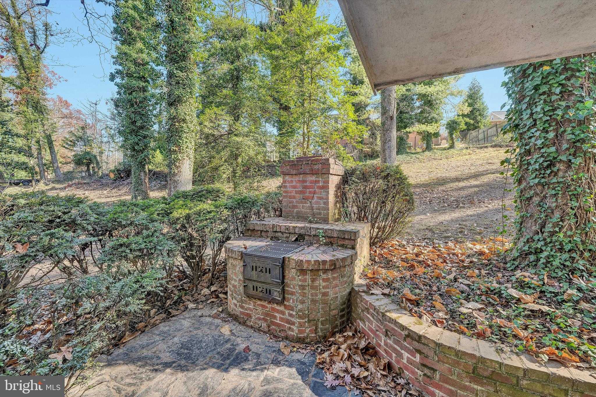 934 Commander Dr photo 77