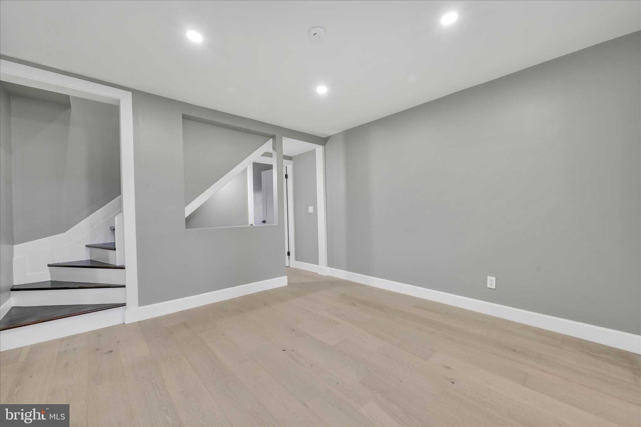 442 Lewis St photo 18