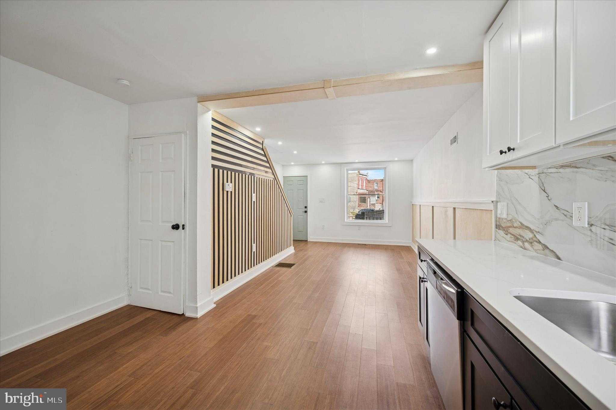 1828 S Vogdes St photo 12