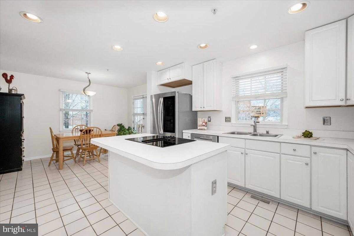 15825 Glacier CT photo 20