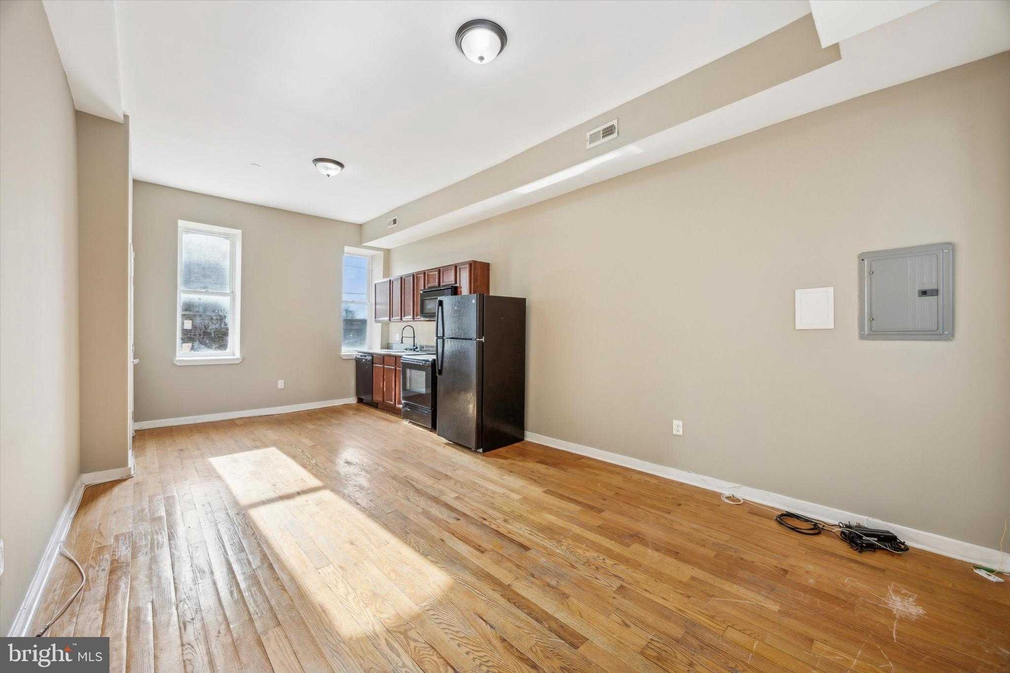 2439 N College Ave photo 9