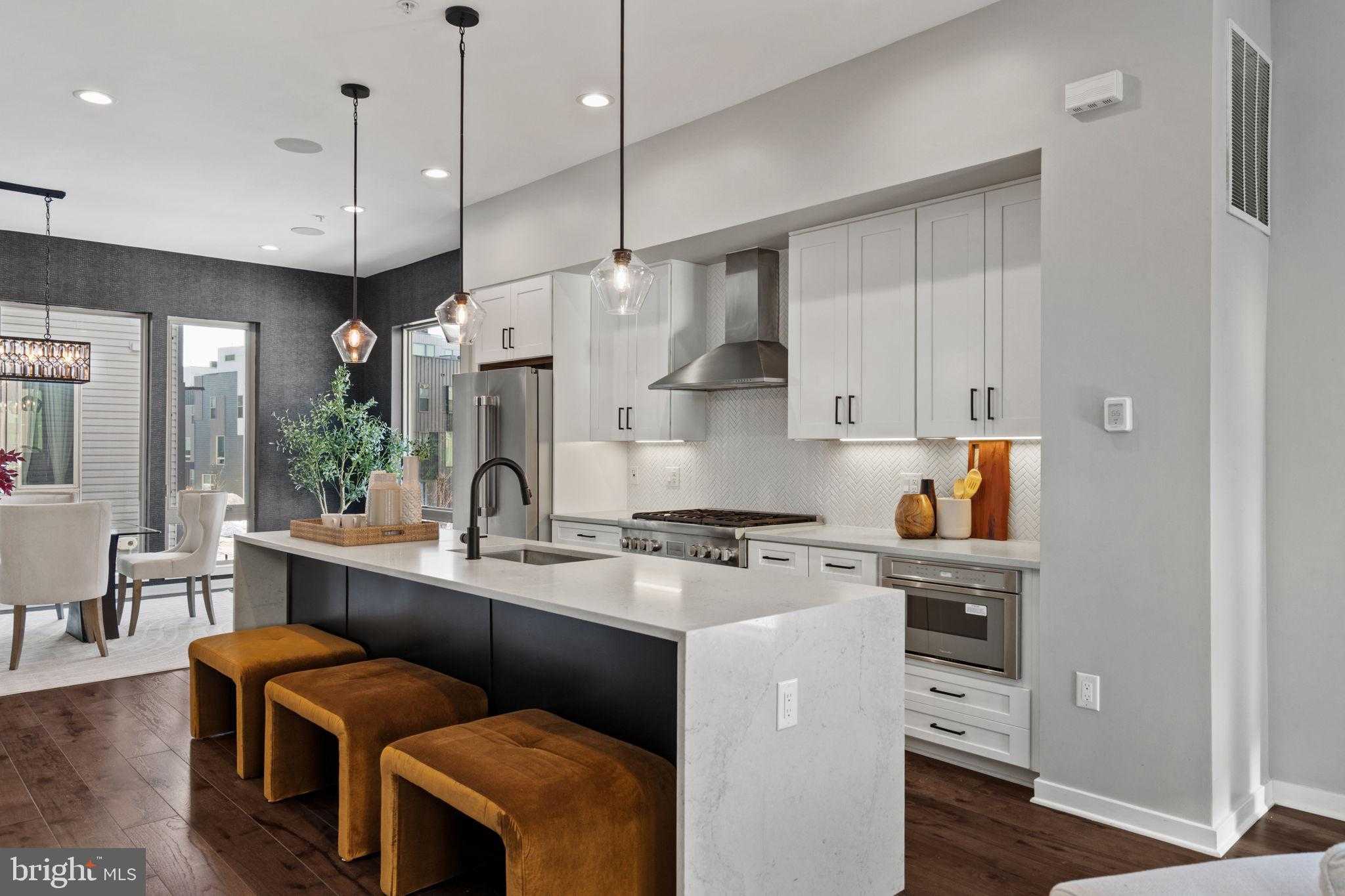 3200 Parkview Walk photo 2