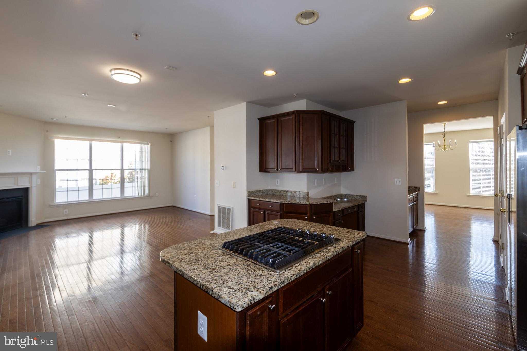 9814 Traver St photo 14