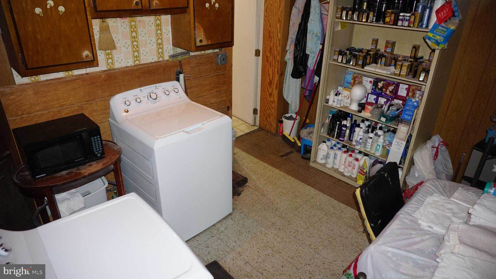 242 S Highland Ave photo 16