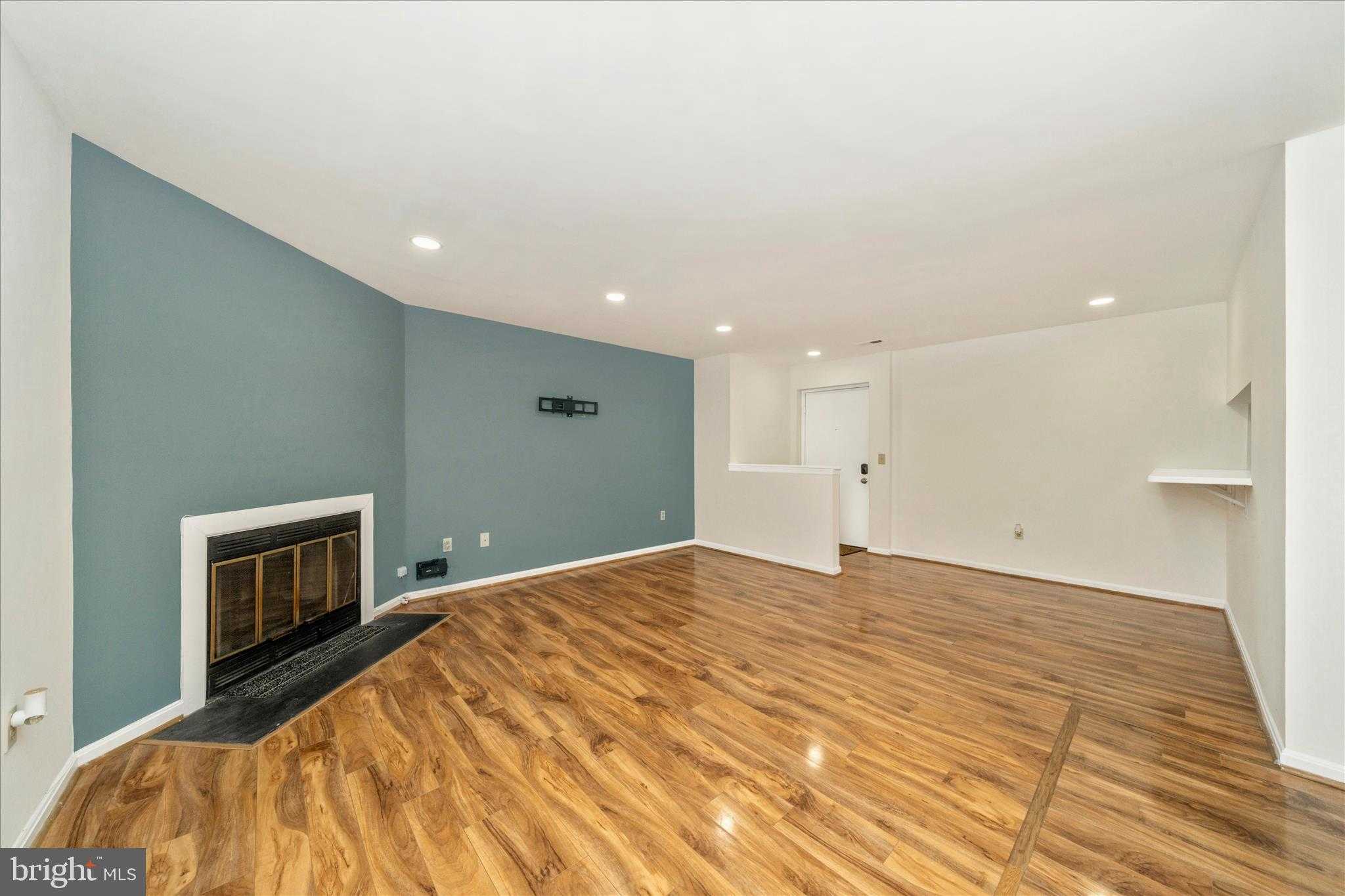 208 Water Fountain CT Unit 103 photo 5