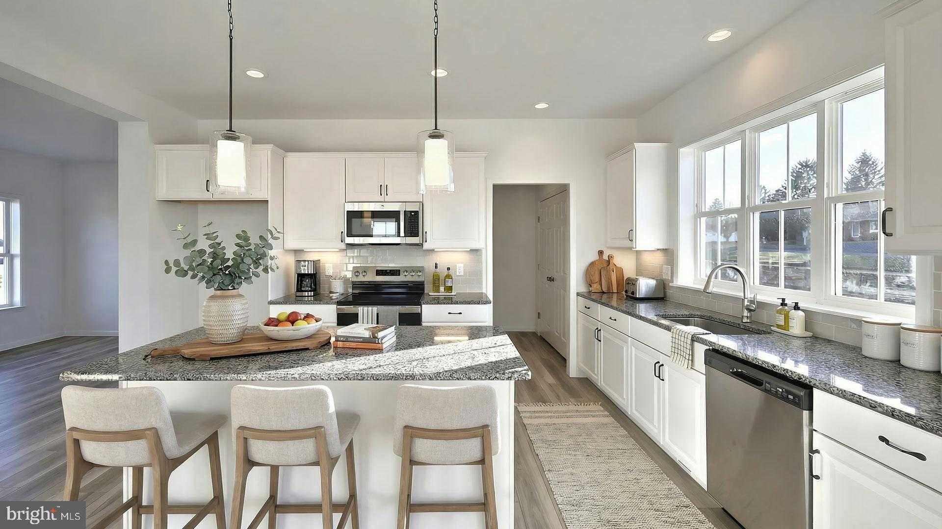 129 Alexandria Dr photo 3