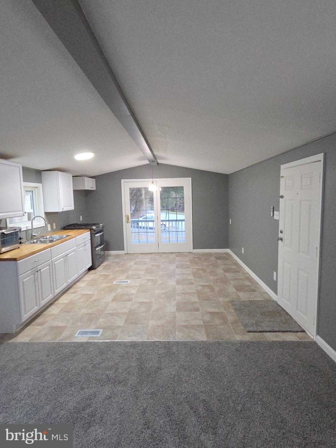 17 Kimberly Ave photo 3