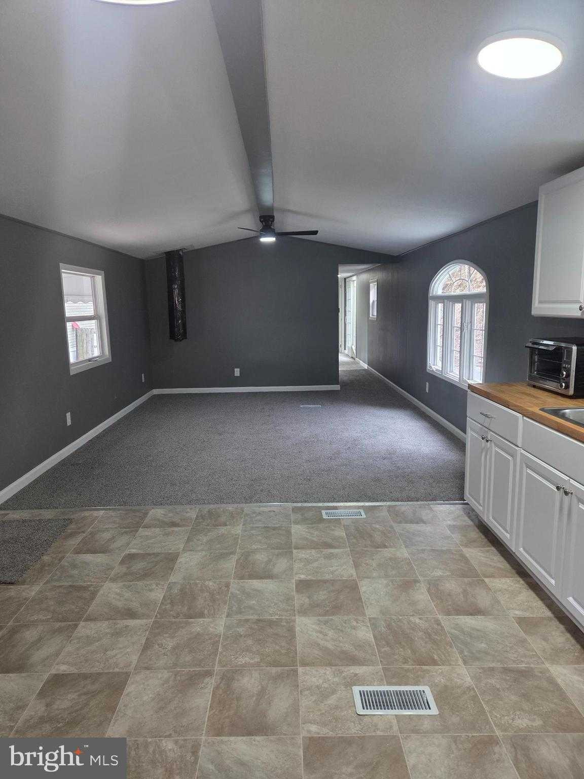 17 Kimberly Ave photo 8