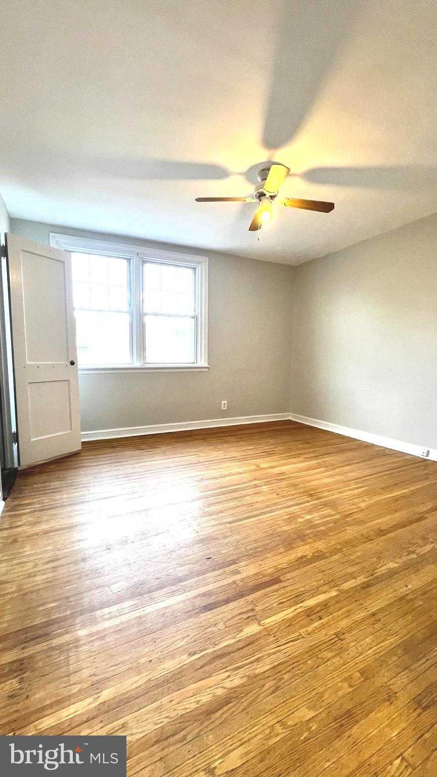 648 E Raymond St photo 7