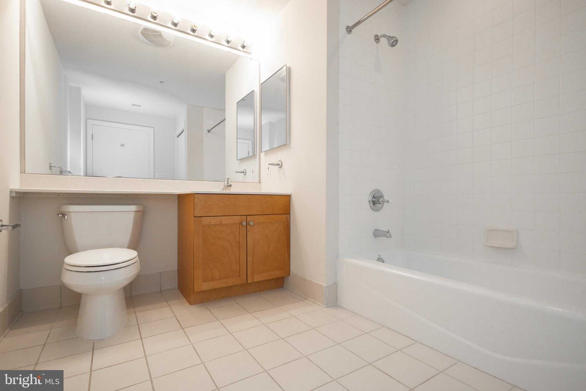 717 S Chris Columbus Blvd # 1607 photo 23