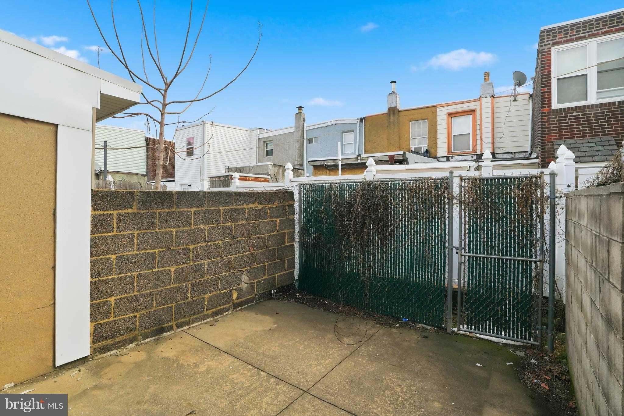 2833 Livingston St photo 16