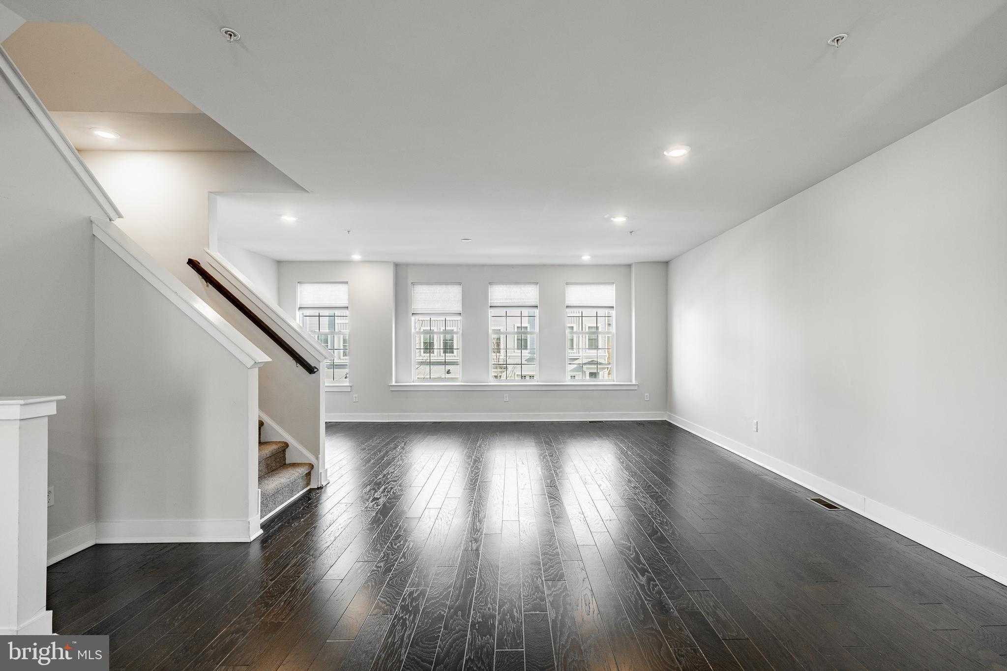 226 Red Leaf Ln photo 5