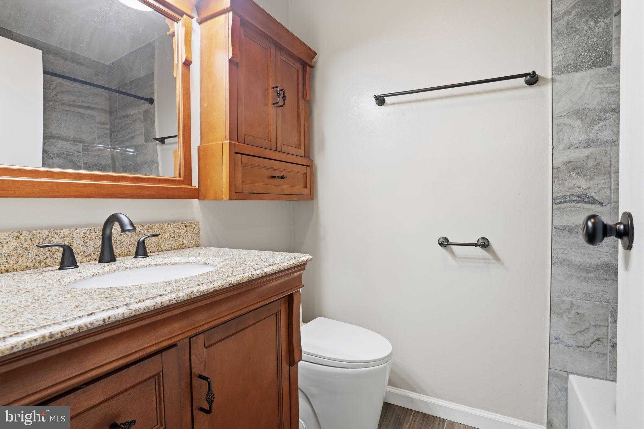 62204 Delaire Landing Rd # 204 photo 12