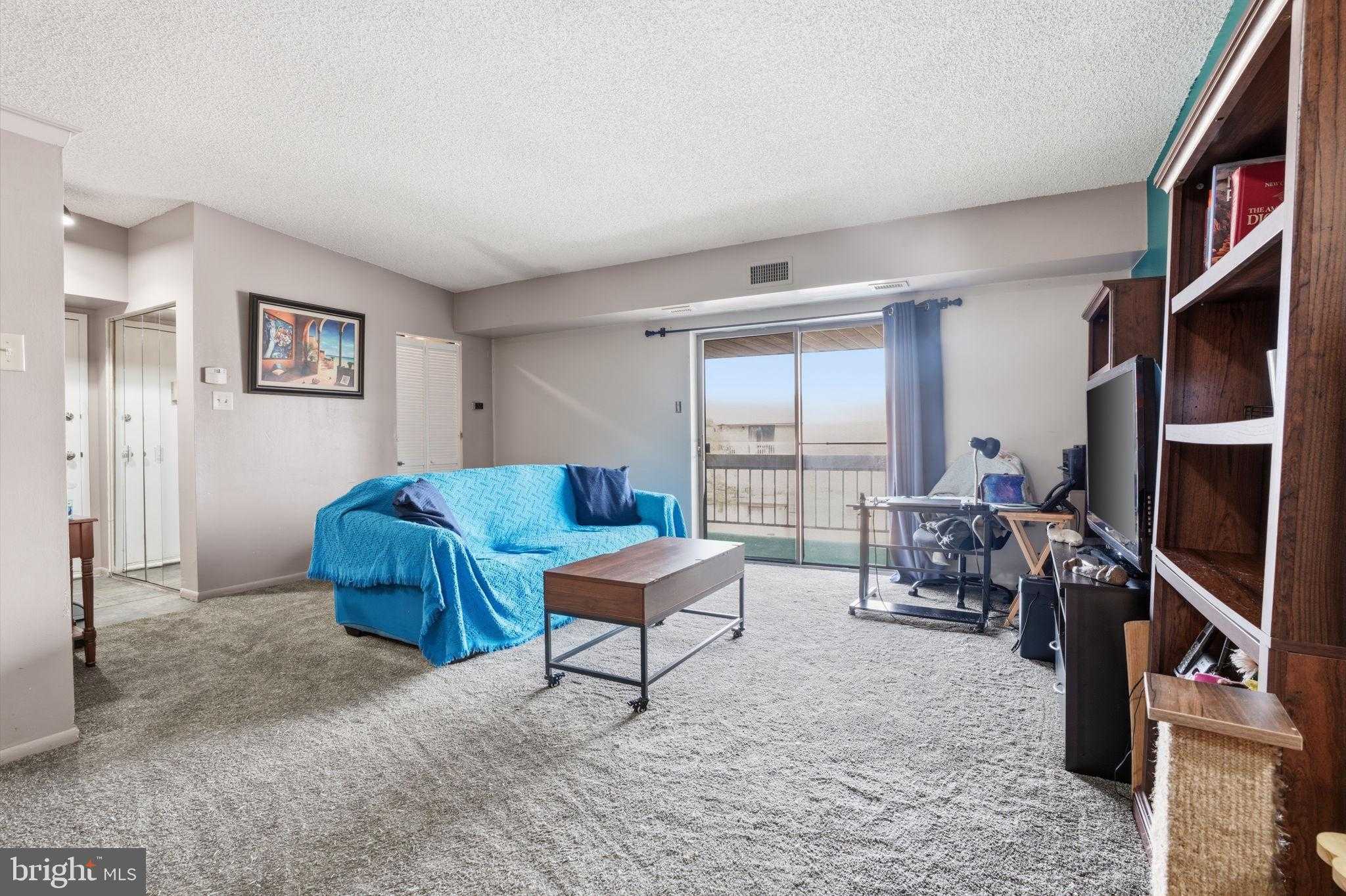 62204 Delaire Landing Rd # 204 photo 6