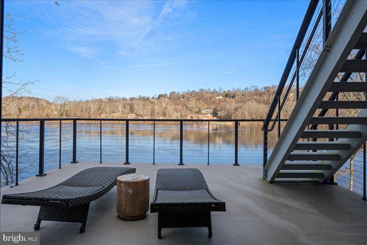 182 S Main St photo 43