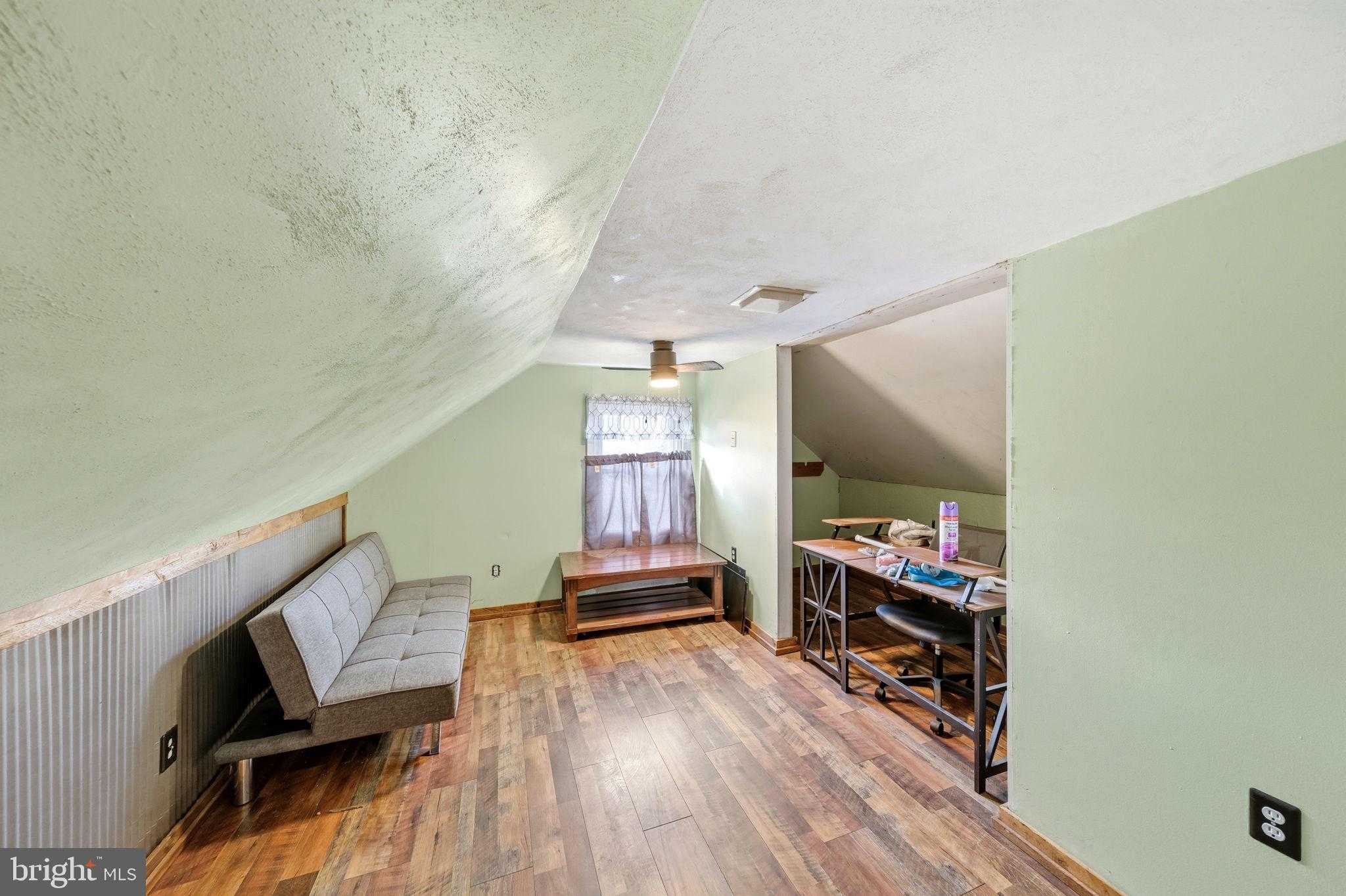 2889 Harryhogan Rd photo 14