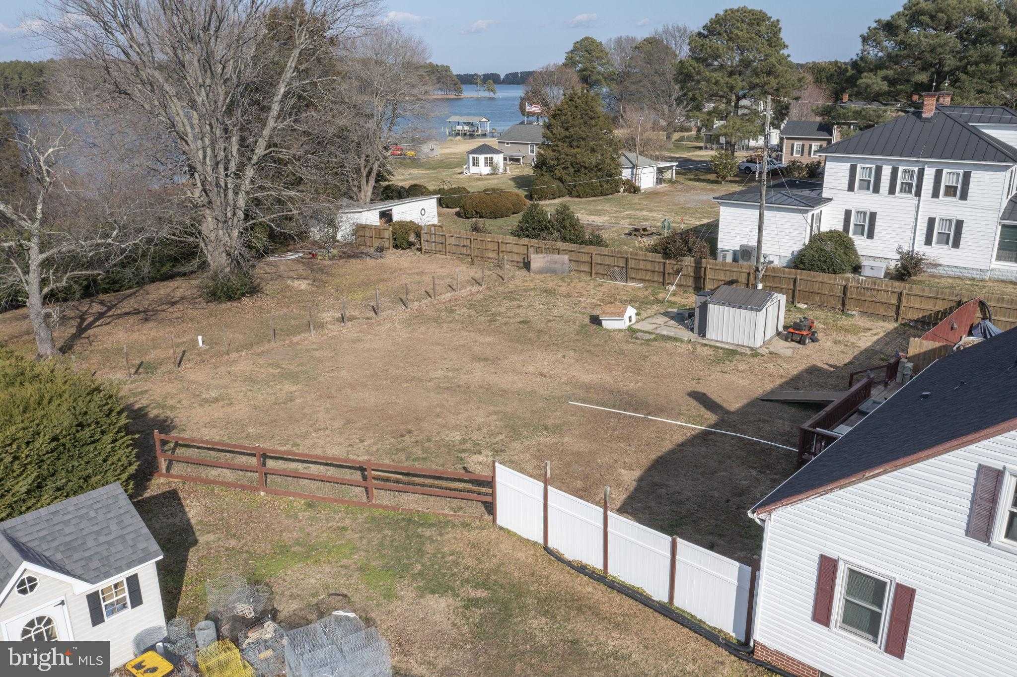 2889 Harryhogan Rd photo 3