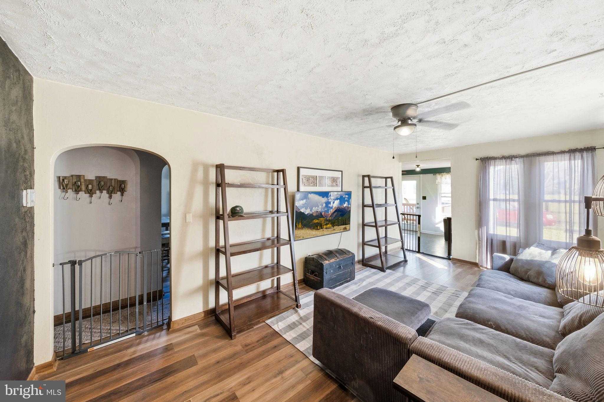 2889 Harryhogan Rd photo 6