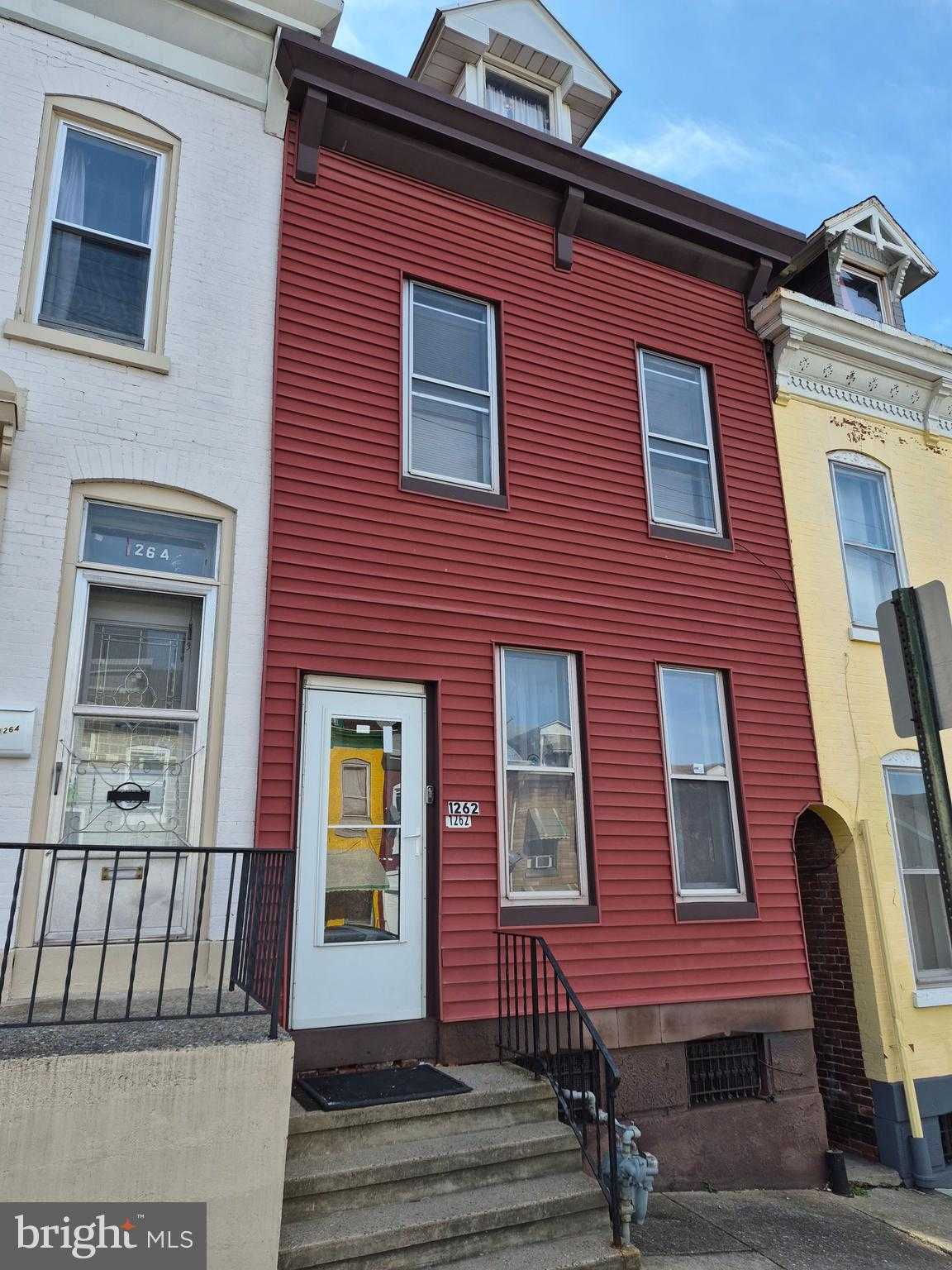 1262 Buttonwood St photo 2