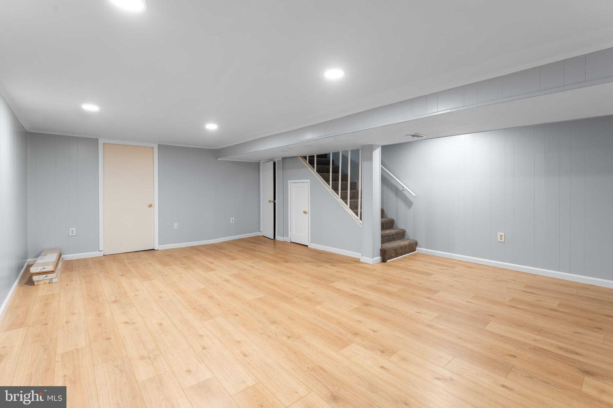 738 Neptune Ave photo 19