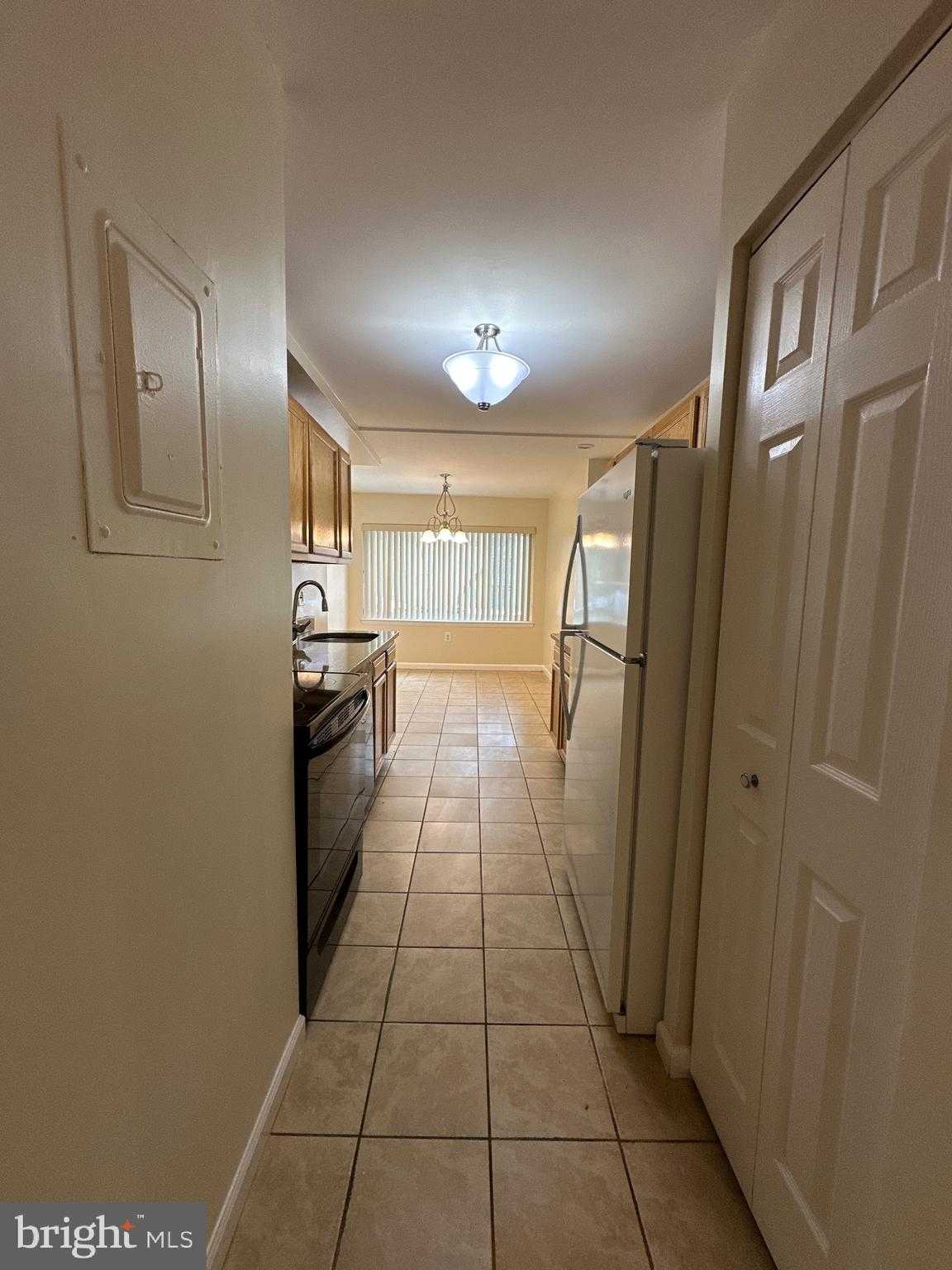 402 Girard St photo 7