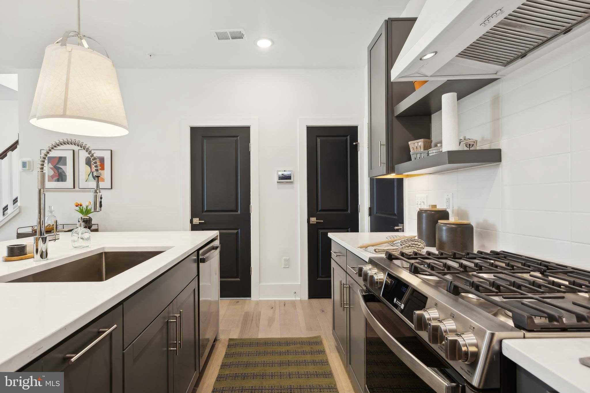 105A E Cromwell St photo 10