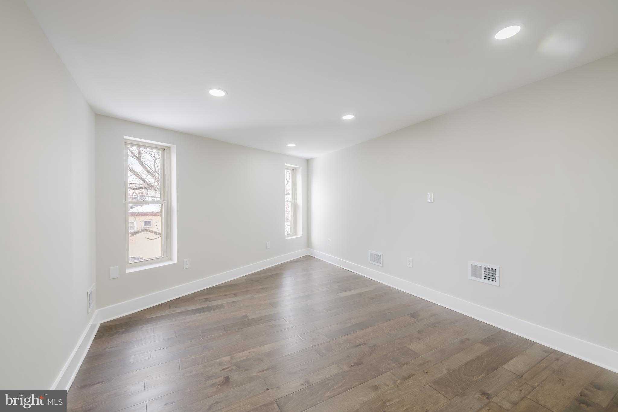 536 Laurens St photo 19