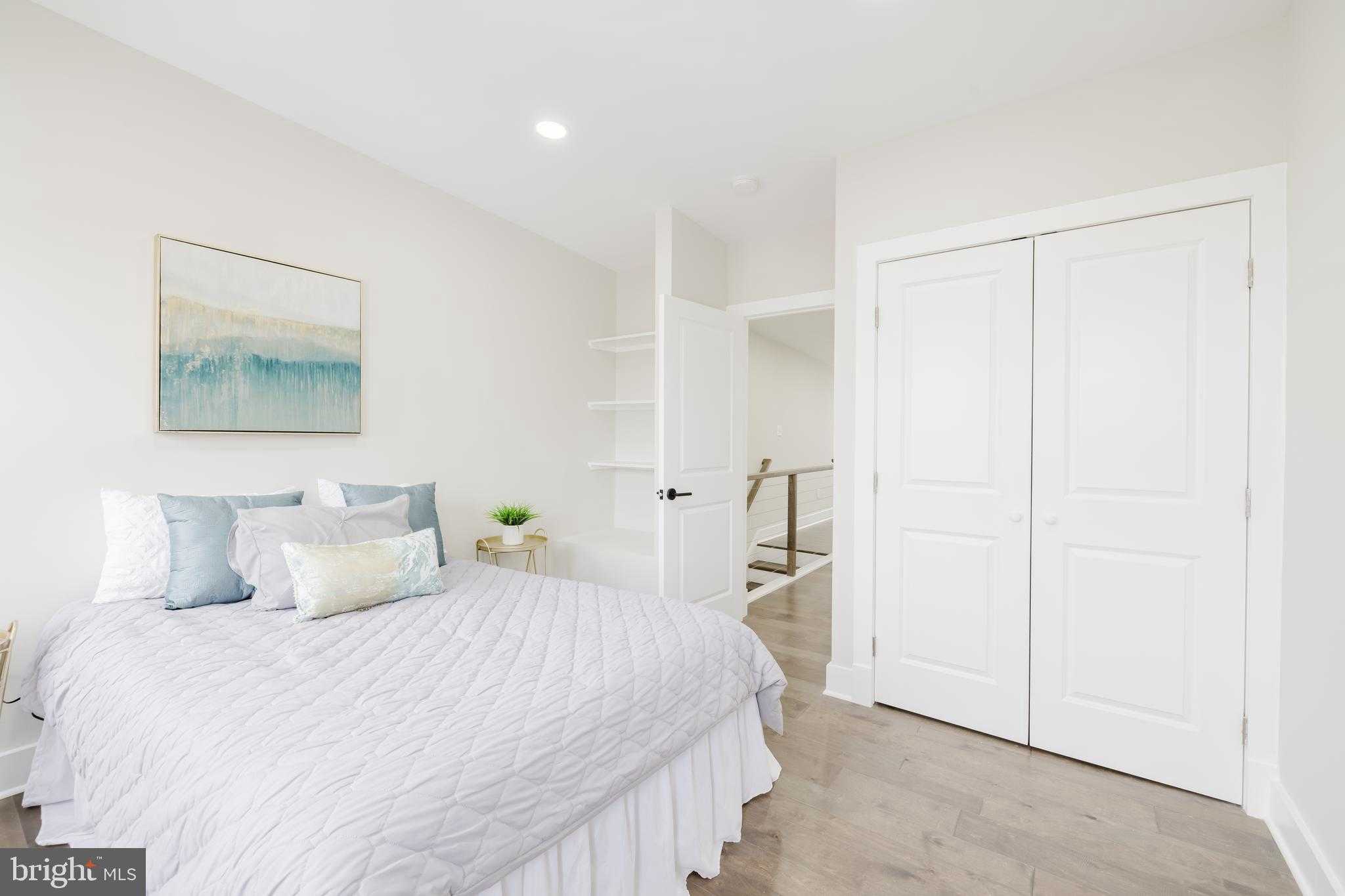 536 Laurens St photo 23